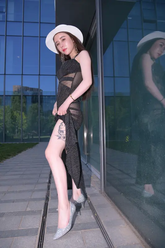 023 黑丝连衣长裙 - 魔镜街拍